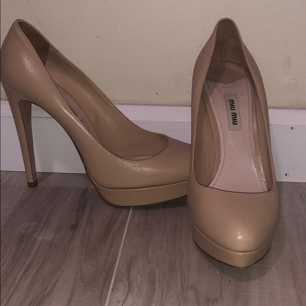 Miu Miu pristine con nude leather platform pump